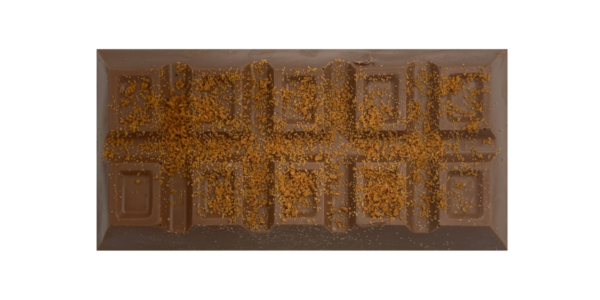Peanut Butter Biscoff chocolate bar stuffed with peanut butter & Nutella, vanilla cake & biscoff cookies
