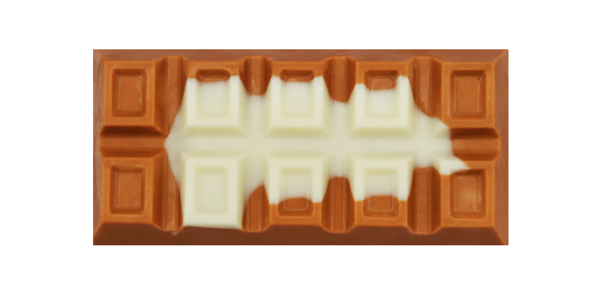 White & milk chocolate Stroopwafel bar stuffed with caramel frosting, coffee cake & stroopwafel
